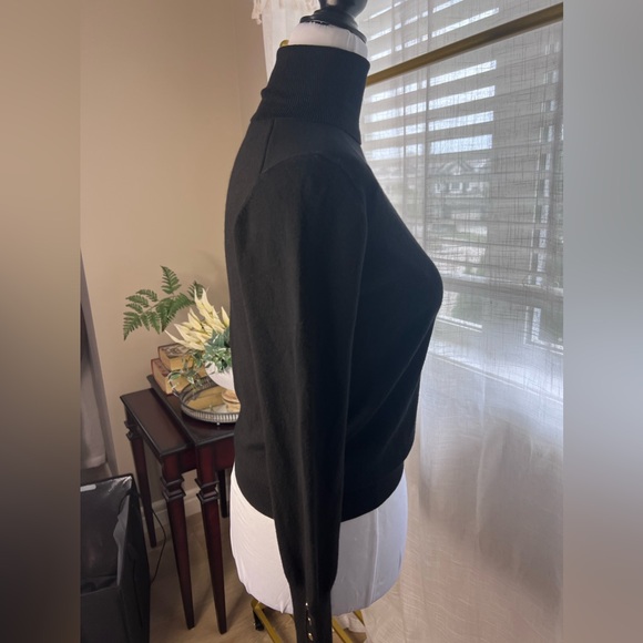 Zara Black Turtle Neck Sweater with Gold toned Buttons at the cuff Sz S - Picture 7 of 7